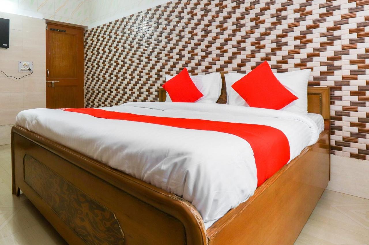 Hotel Oyo 69794 Sakshi Dham 3*